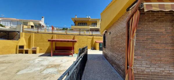 Casa independiente en avenida Perú