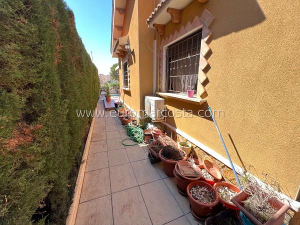 Casa independiente en calle la Malva Rosa