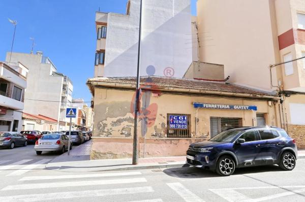 Casa independiente en calle Miguel Hernández, 42