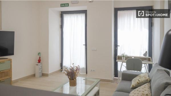 Apartamento de 2 dormitorios en alquiler en Malasaña, Madrid