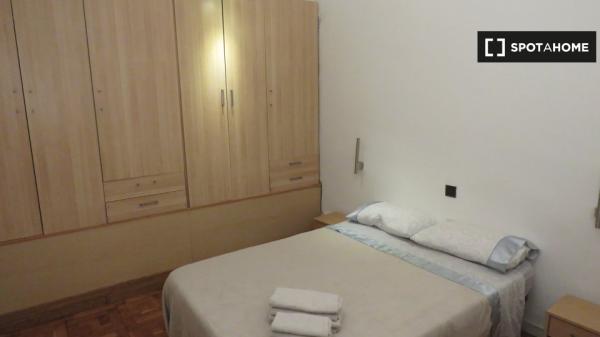 Apartamento entero de 2 dormitorios en Barcelona.