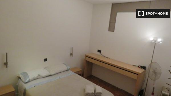 Apartamento entero de 2 dormitorios en Barcelona.