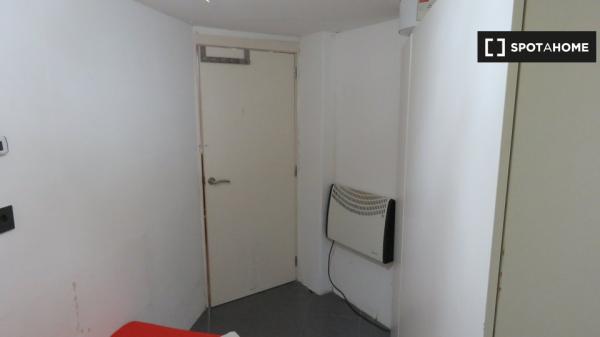 Apartamento entero de 2 dormitorios en Barcelona.