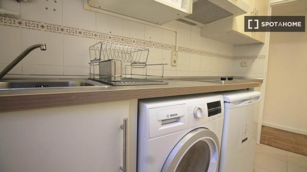 Apartamento de 2 dormitorios en alquiler en Justicia, Madrid