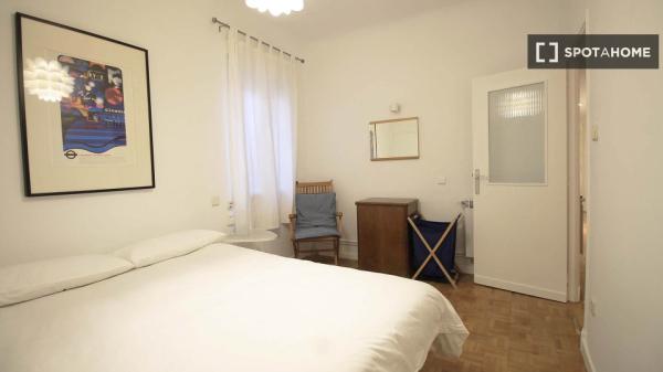 Apartamento de 2 dormitorios en alquiler en Justicia, Madrid