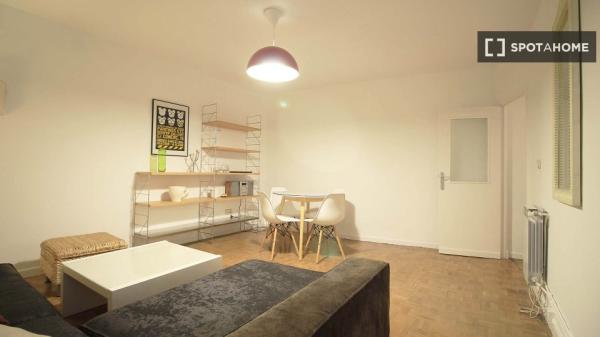 Apartamento de 2 dormitorios en alquiler en Justicia, Madrid