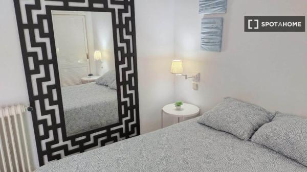 Quarto para alugar em apartamento de 2 quartos em Madrid