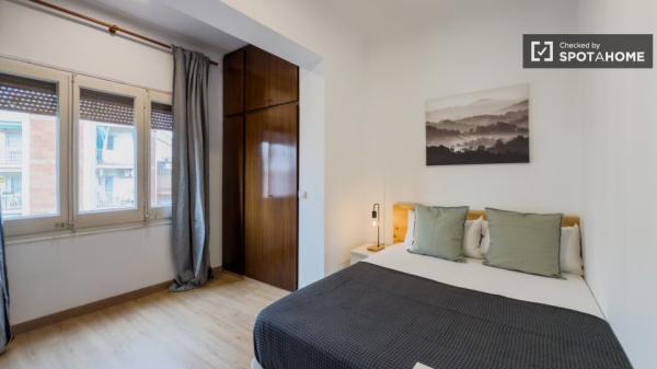 Camera in affitto in appartamento con 5 camere da letto a Barcellona