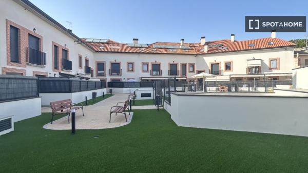 Appartamento duplex con 2 camere da letto in affitto ad Algete, Madrid