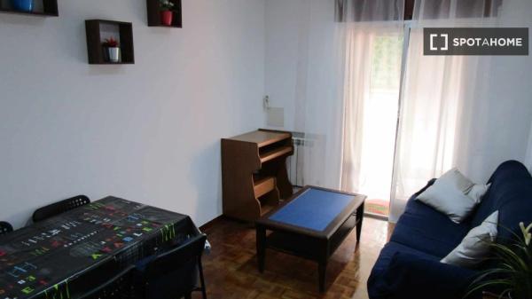 Se alquila habitación en apartamento de 3 dormitorios en Madrid