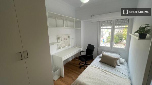 4-bedroom apartment for rent in Ciutat Vella, Valencia