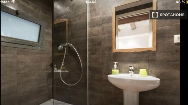 Whole 2 bedrooms apartment in Barcelona