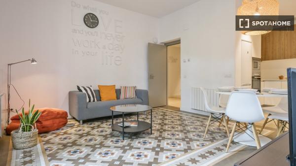 Room for rent in a 3-bedroom apartment in Barcelona