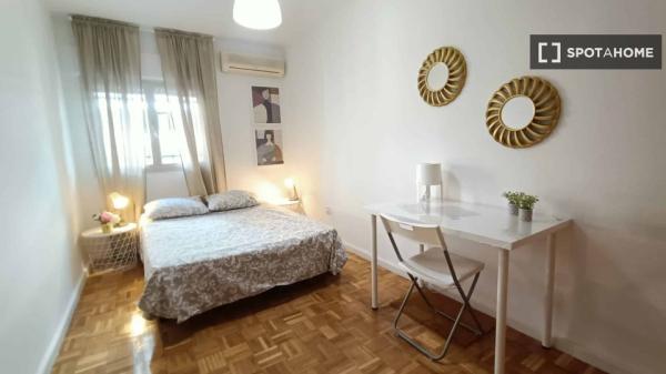 Zimmer zu vermieten in 2-Zimmer-Wohnung in Madrid