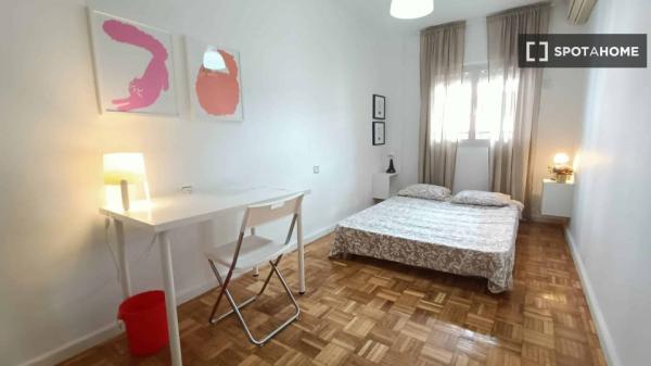 Zimmer zu vermieten in 2-Zimmer-Wohnung in Madrid