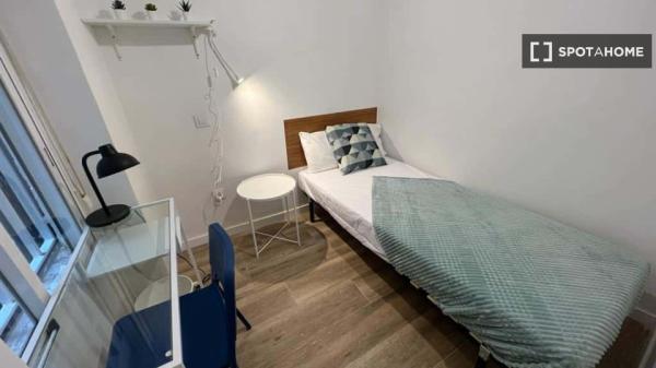 Apartamento de 2 dormitorios en alquiler en Justicia, Madrid