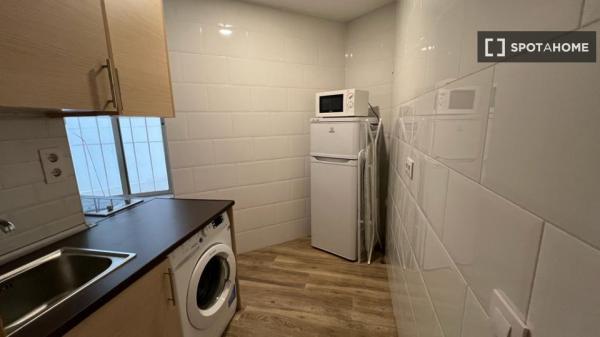 Apartamento de 2 dormitorios en alquiler en Justicia, Madrid