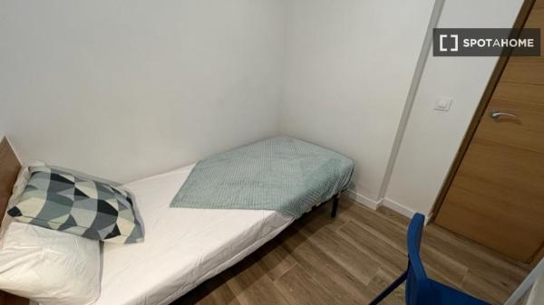 Apartamento de 2 dormitorios en alquiler en Justicia, Madrid