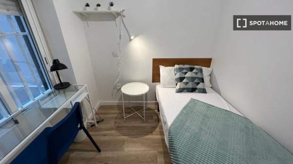 Apartamento de 2 dormitorios en alquiler en Justicia, Madrid