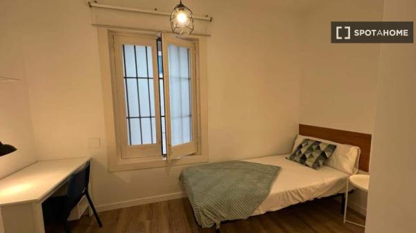 Apartamento de 2 dormitorios en alquiler en Justicia, Madrid