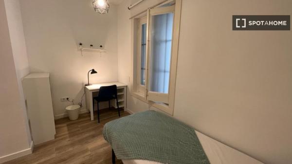 Apartamento de 2 dormitorios en alquiler en Justicia, Madrid