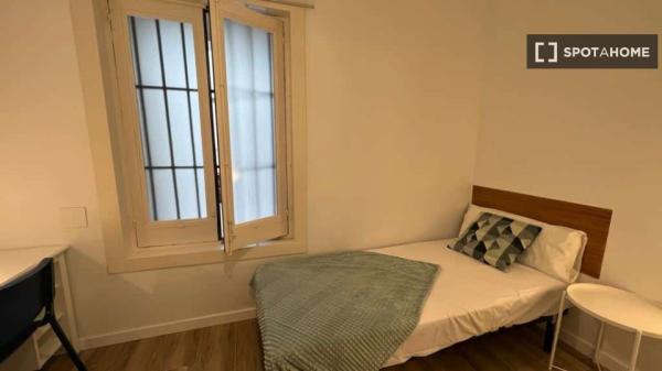 Apartamento de 2 dormitorios en alquiler en Justicia, Madrid