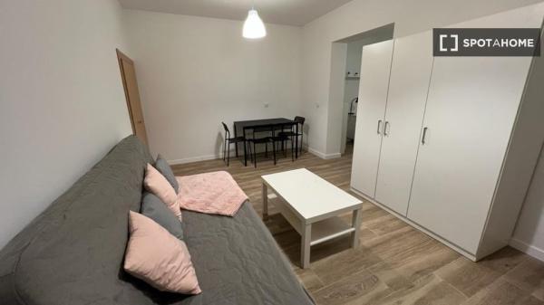 Apartamento de 2 dormitorios en alquiler en Justicia, Madrid