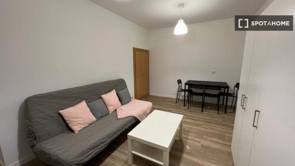 Apartamento de 2 dormitorios en alquiler en Justicia, Madrid