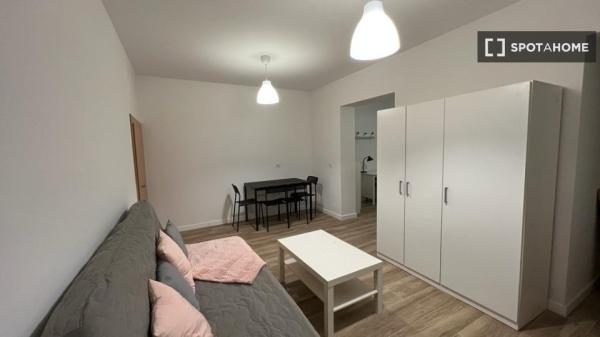 Apartamento de 2 dormitorios en alquiler en Justicia, Madrid