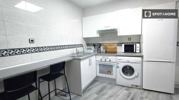 Se alquila habitación en piso de 4 dormitorios en Madrid