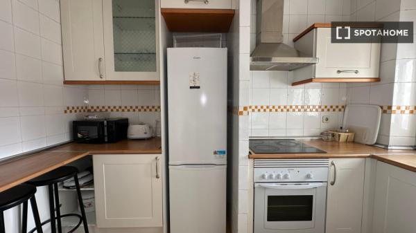 Se alquila habitación en piso de 4 dormitorios en Atocha, Madrid