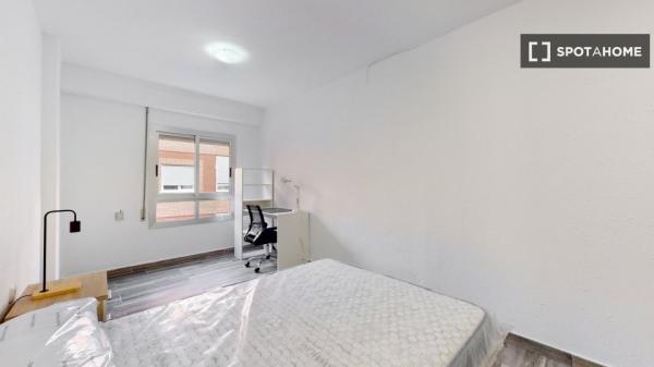 Shared apartment in Valencia