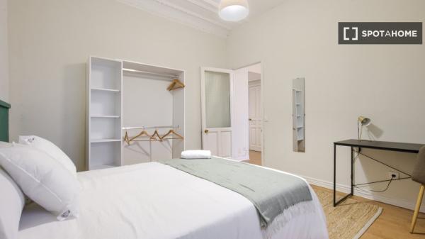 Chambre à louer dans un appartement de 7 chambres à Malasaña, Lisbonne