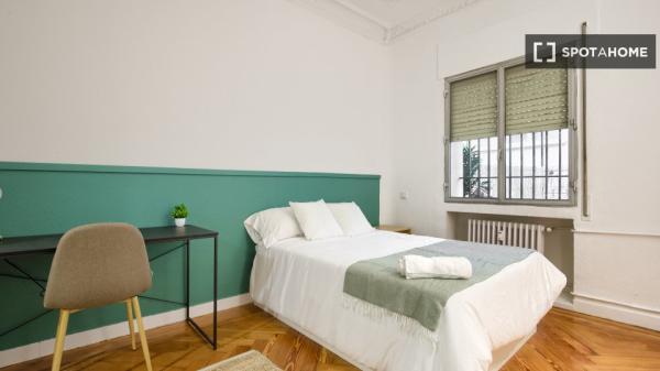 Chambre à louer dans un appartement de 7 chambres à Malasaña, Lisbonne