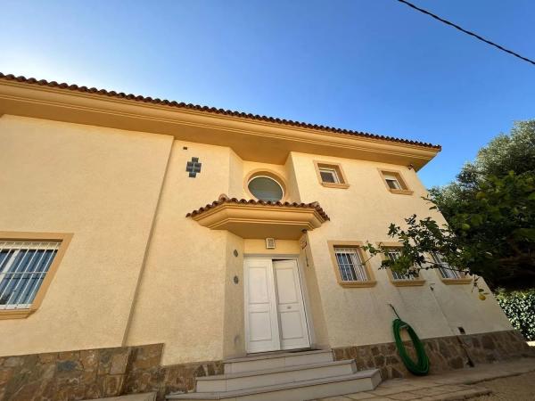 Casa independiente en calle Pinsà