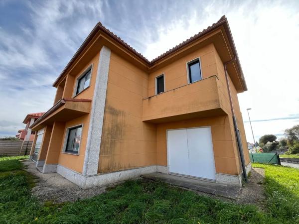 Casa independiente en calle o Paso