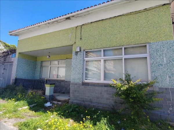 Casa independiente en calle Esqueiros