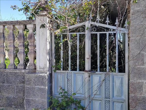 Casa independiente en calle Esqueiros