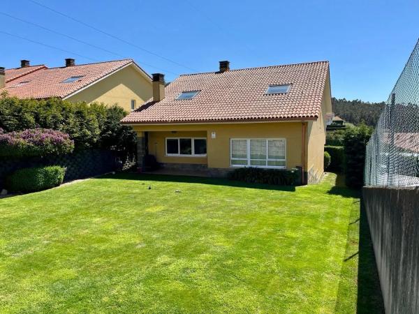 Casa independiente en calle Uxío Carré Aldao, 6