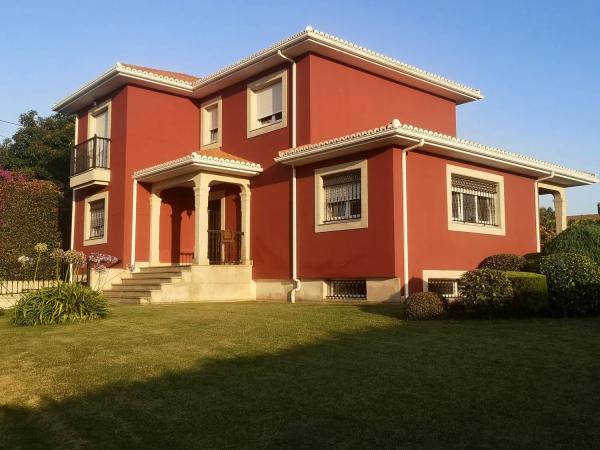 Casa independiente en avenida República Argentina