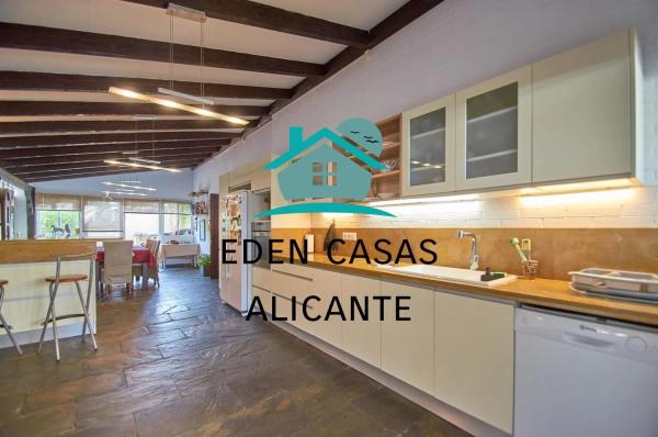 Chalet adosado en calle de Vall de Laguar, 2