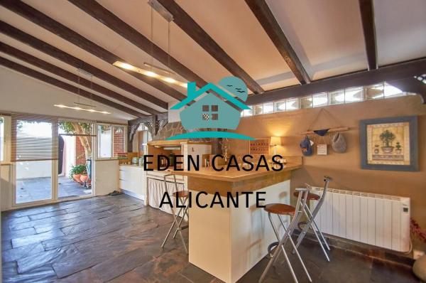 Chalet adosado en calle de Vall de Laguar, 2