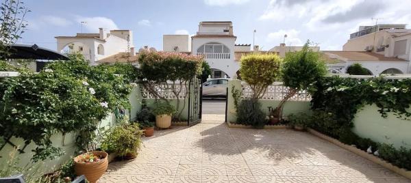 Chalet adosado en calle Pintor Botí, 2