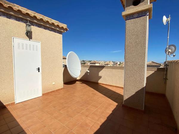 Casa independiente en calle los Pirineos, 44