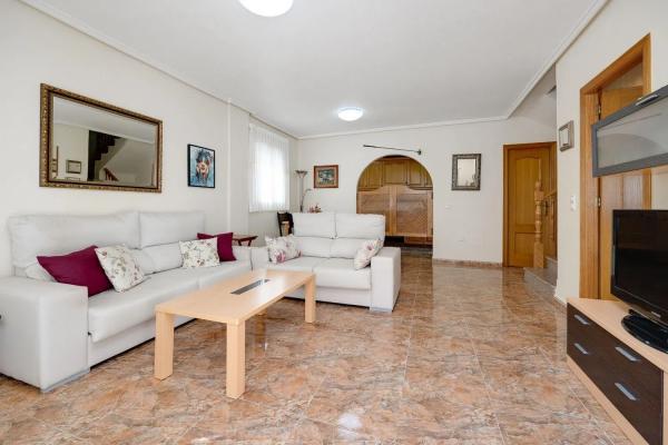 Chalet pareado en avenida de las Brisas