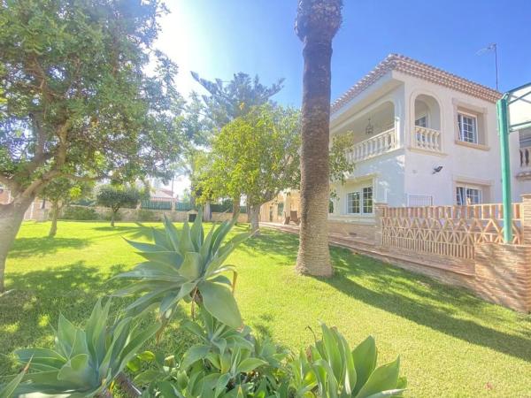 Chalet en Barrio Cabo Roig