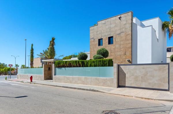 Casa independiente en calle Ana María Matute s/n