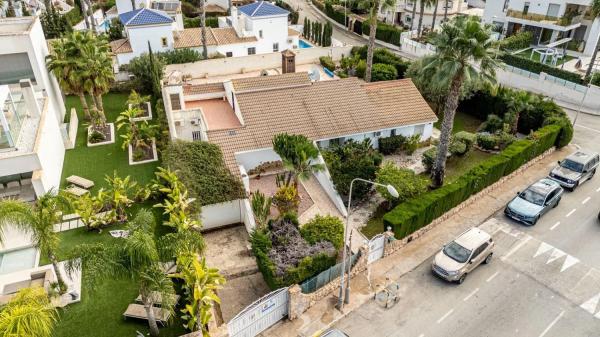 Casa independiente en avenida de las Brisas, 23