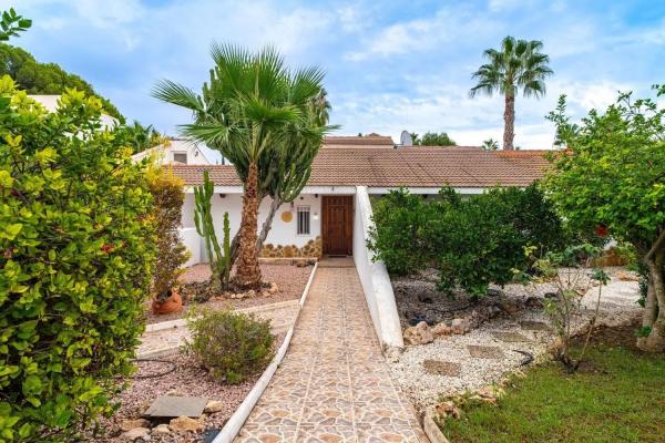 Casa independiente en avenida de las Brisas, 23