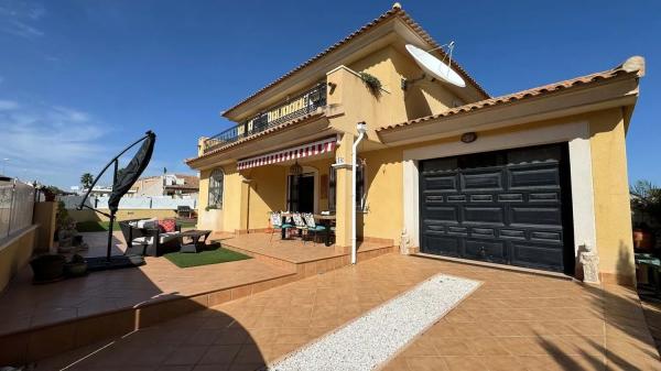 Chalet en Barrio Playa Flamenca